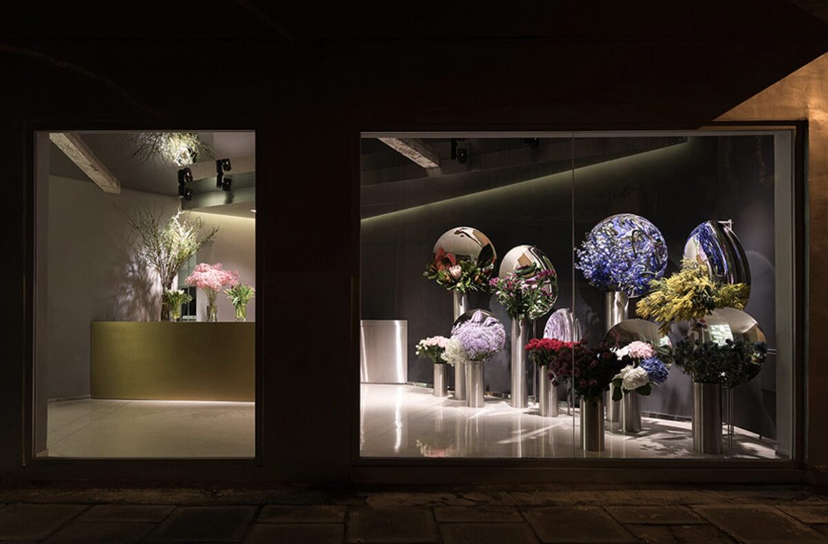Glass door flower cold room display